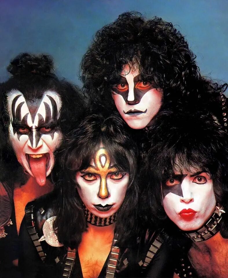 Группа Kiss. Kiss группа 1983. Группа Кисс без грима. Группа Кисс фото. Старые кис