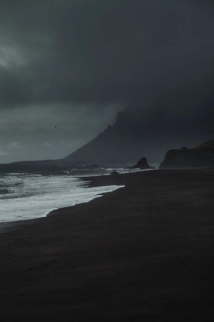 Тёмное море Геншин. Мрачное море. Темный пейзаж. Пасмурное море.