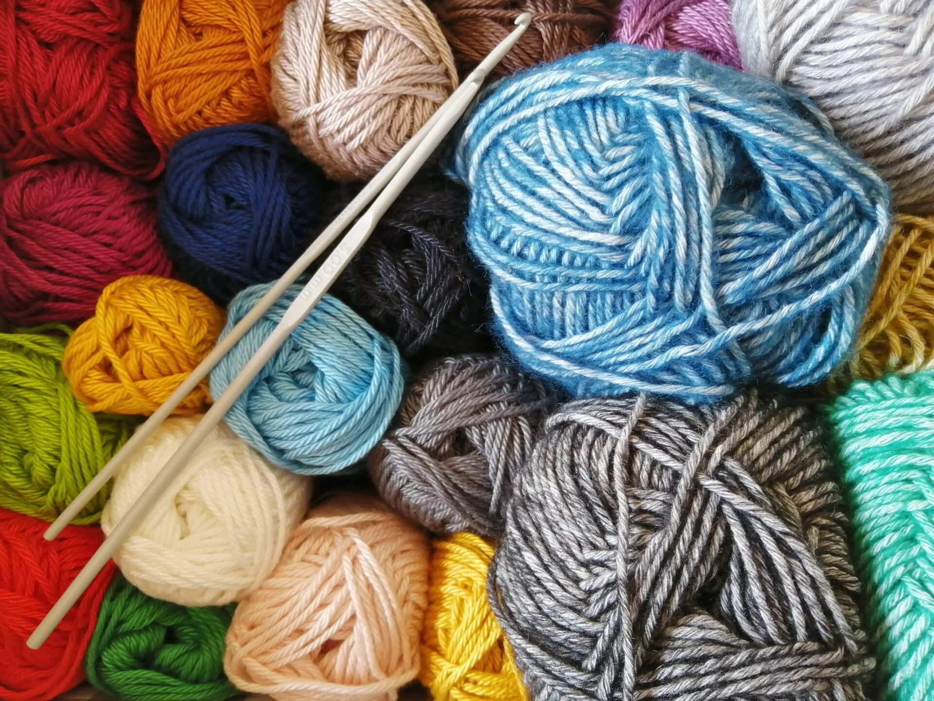 Нитки для ручного вязания. Виды пряжи. Типы пряжи для вязания. Разновидность ниток для вязания.
