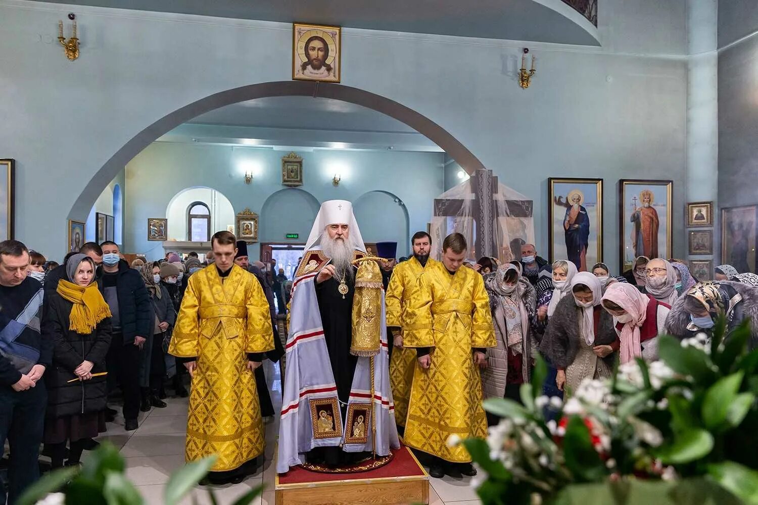 Апостола первозванного ульяновск. Желтое облачение владыки лонгина. Апостола первозванного ульяновск. Апостола первозванного ульяновск. Храм святого апостола андрея первозванного ульяновск.