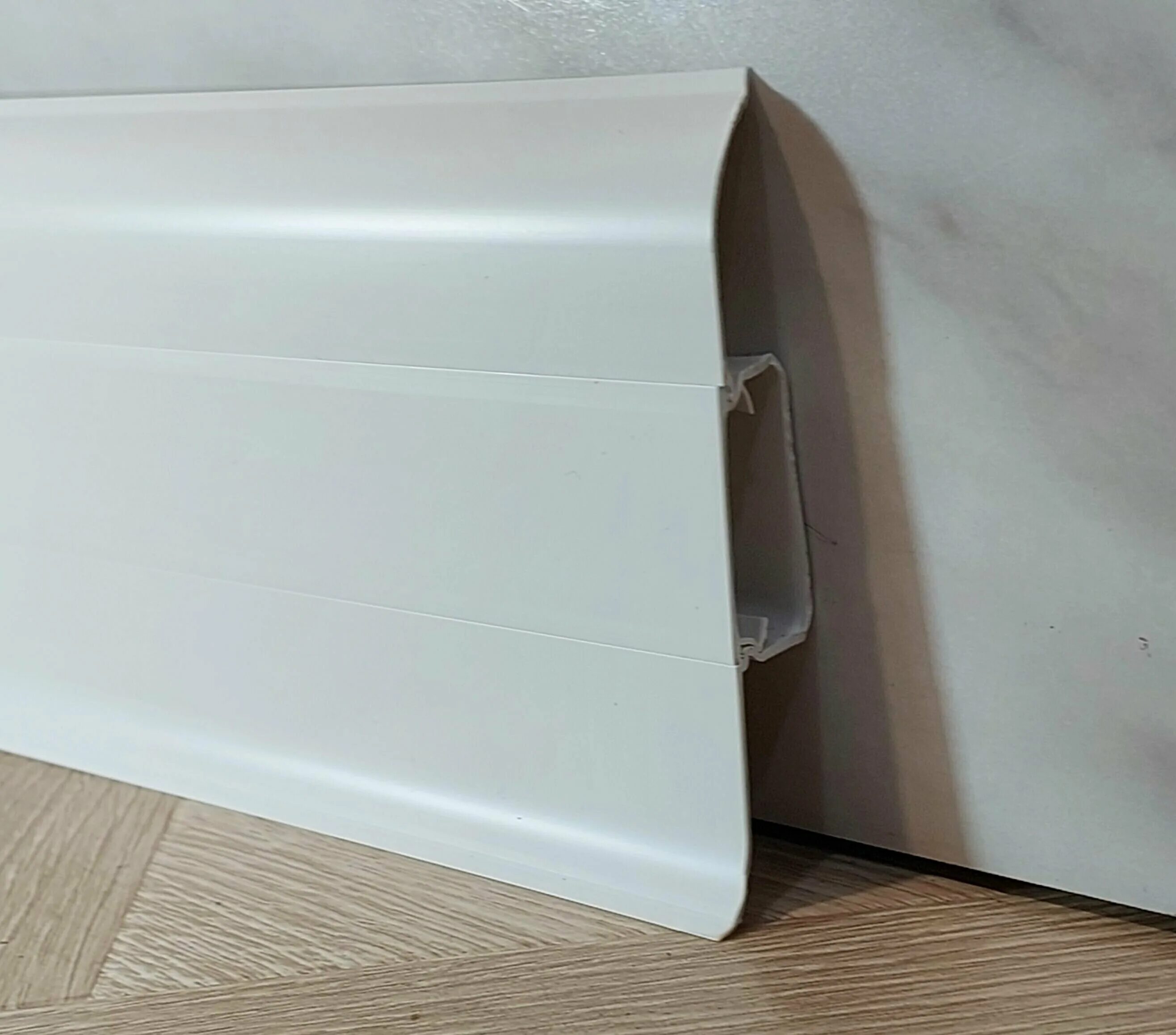 плинтус флекс 504. плинтус пвх с кабель-каналом 80х22мм, ideal система , 001 белый. плинтус 001 белый. плинтус идеал деконика 85мм 2. плинтус «классик» 85 мм.