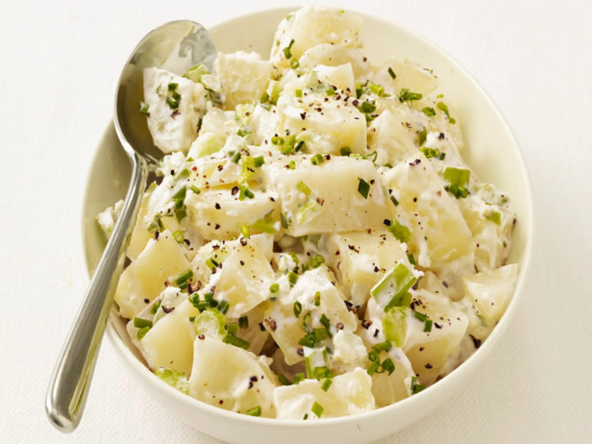 Венский картофельный салат. Салат картошка и сельдерей. Салат картофельный с яблоками. Британский картофельный салат. Potato dish