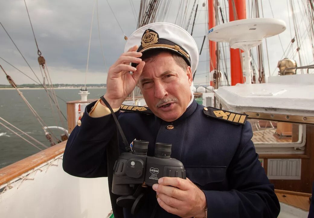 Ship captain. Капитан корабля Паоло Роберто.