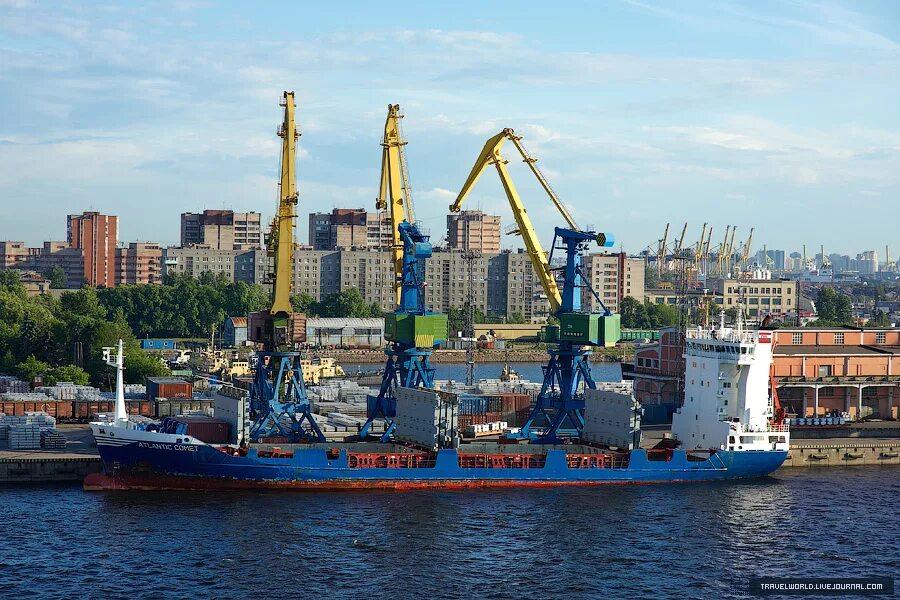 Спб морской. Порт Санкт-Петербург. Санкт Петербургский морской порт. Грузовой порт Санкт-Петербург. Портовая техника ОАО морской порт Санкт Петербург.