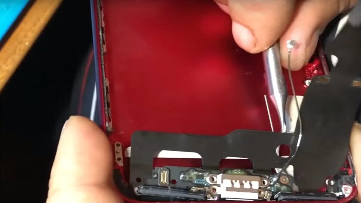 Шлейф зарядки iphone 7 plus. Микрофон iphone 7 plus выпаяный. Микрофон iphone 7/7 plus/8. Iphone 7 plus микрофон. Нижний шлейф iphone 7.