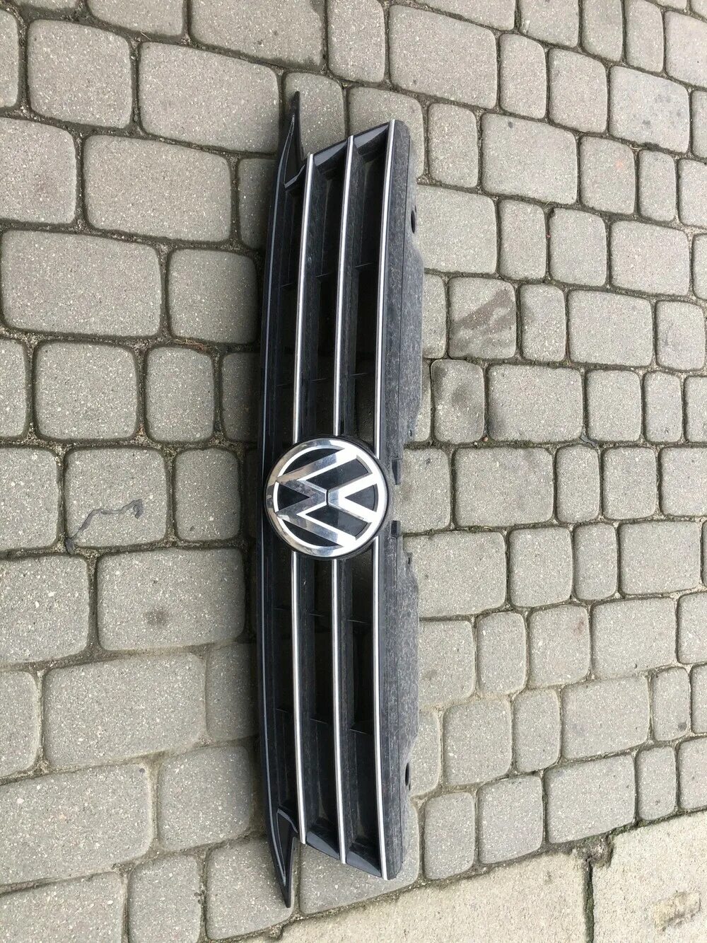 Решетка радиатора рестайлинг. 9522992 vw решетка радиатора. решетка радиатора джетта 5. шильдик р на решетку фольксваген джетта. volkswagen решетка taos.