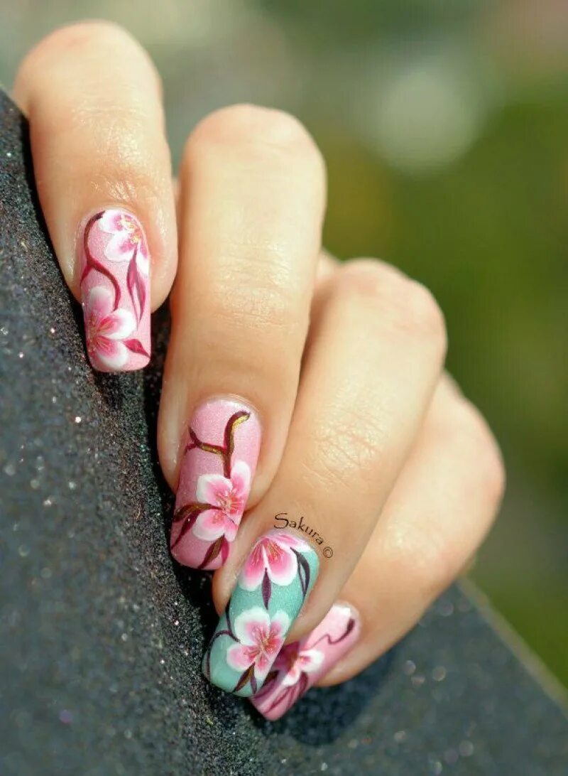 Цветы на ногтях. Весенние ногти. Цветочный маникюр. Маникюр с цветочками.