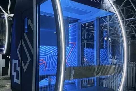 На колесе обозрения 12 кабинок в трех