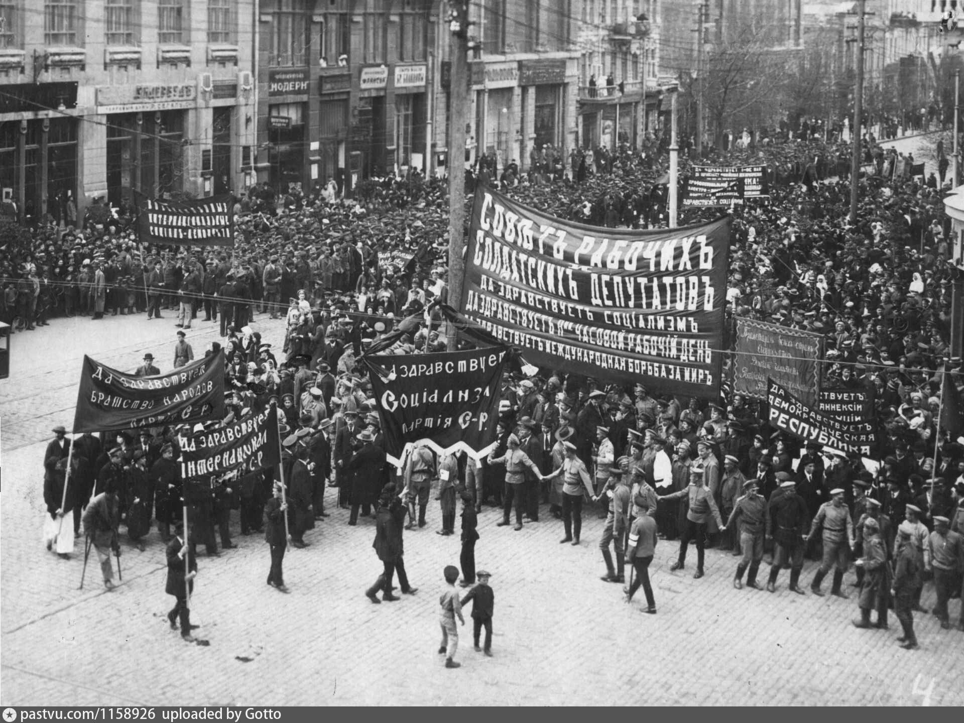 Октябрьская революция Петроград 1917. Петроград февраль 1917. Февральская революция 1917 демонстрация. Февральская революция 1917 манифестация женщин.