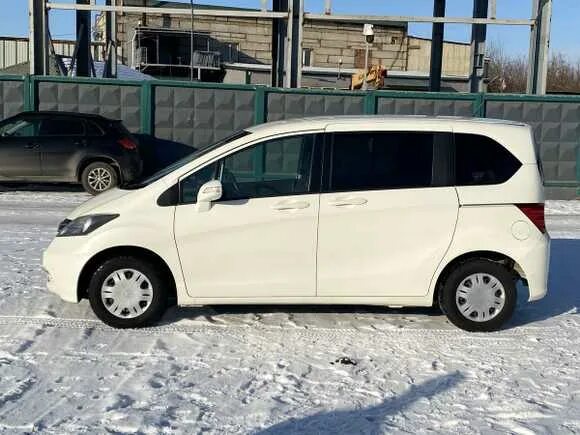 Белый Хонда Фрид 2010. Honda freed белый перламутр. Honda freed g Aero 2015 белый перламутр. Хонда Фрид белый перламутр 2015. Honda freed владивосток