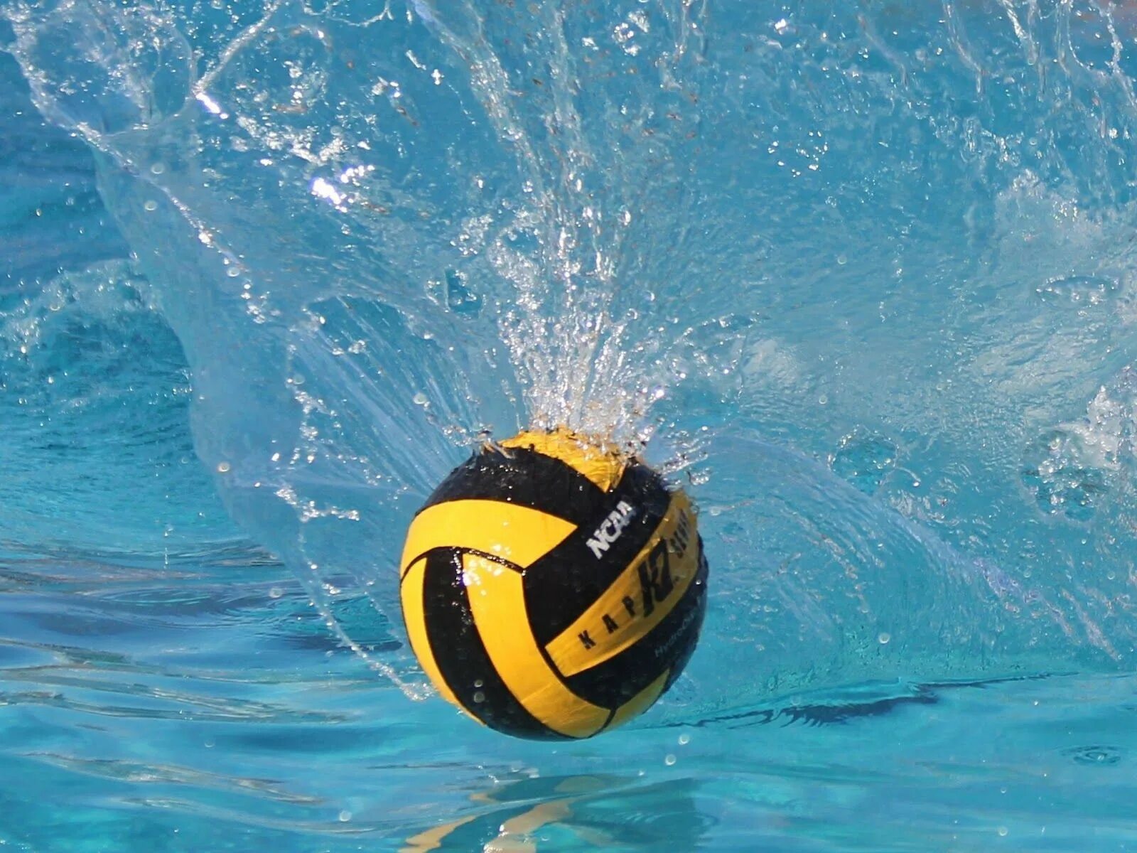 Водный волейбол. Water Polo. Мяч Water Polo. Мяч для водного поло. Водное поло водное поло.