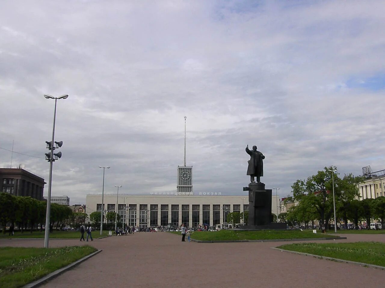 Пл ленина спб. Площадь Ленина Финляндский вокзал. Памятник Ленину в Санкт-Петербурге у Финляндского вокзала. Площадь Ленина СПБ Финляндский вокзал. Калининский район СПБ Финляндский вокзал.