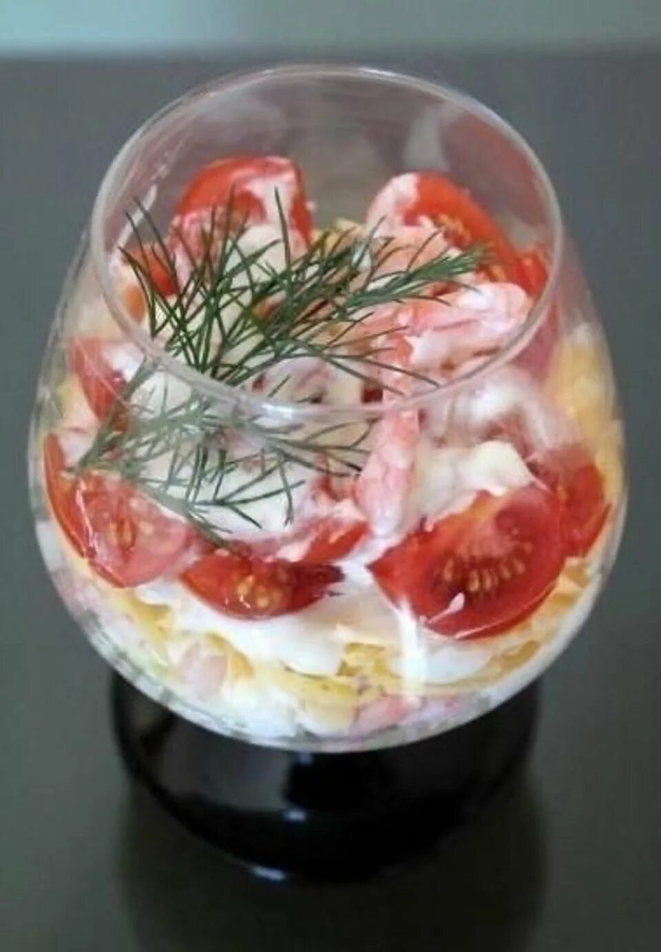 Салат креветка яйцо помидор