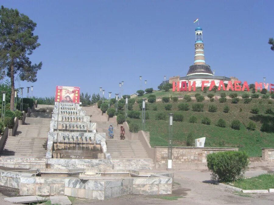 Кургантепа область в таджикистане. Пагода кургантепа таджикистан. Памятники курган тюбе. Бохтар курган тюбе музей. Аэропорт кургонтеппа таджикистан.