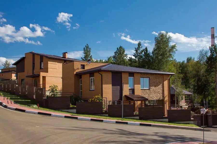 английский парк коттеджный поселок красноярск. комлево коттеджный поселок. поселок шато лужки. поселок шато лужки. жители коттеджных поселков.