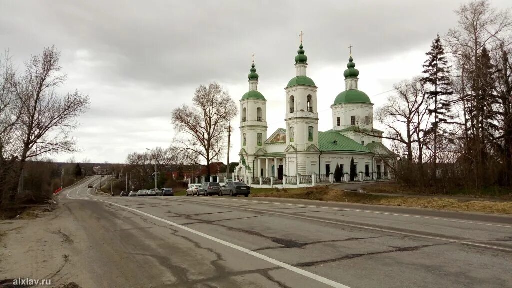 Погода в молодях. Церковь молоди Чеховский район. Усадьба молоди Чеховский район. Воскресенский храм села молоди. Храм в селе молоди Чеховский район.