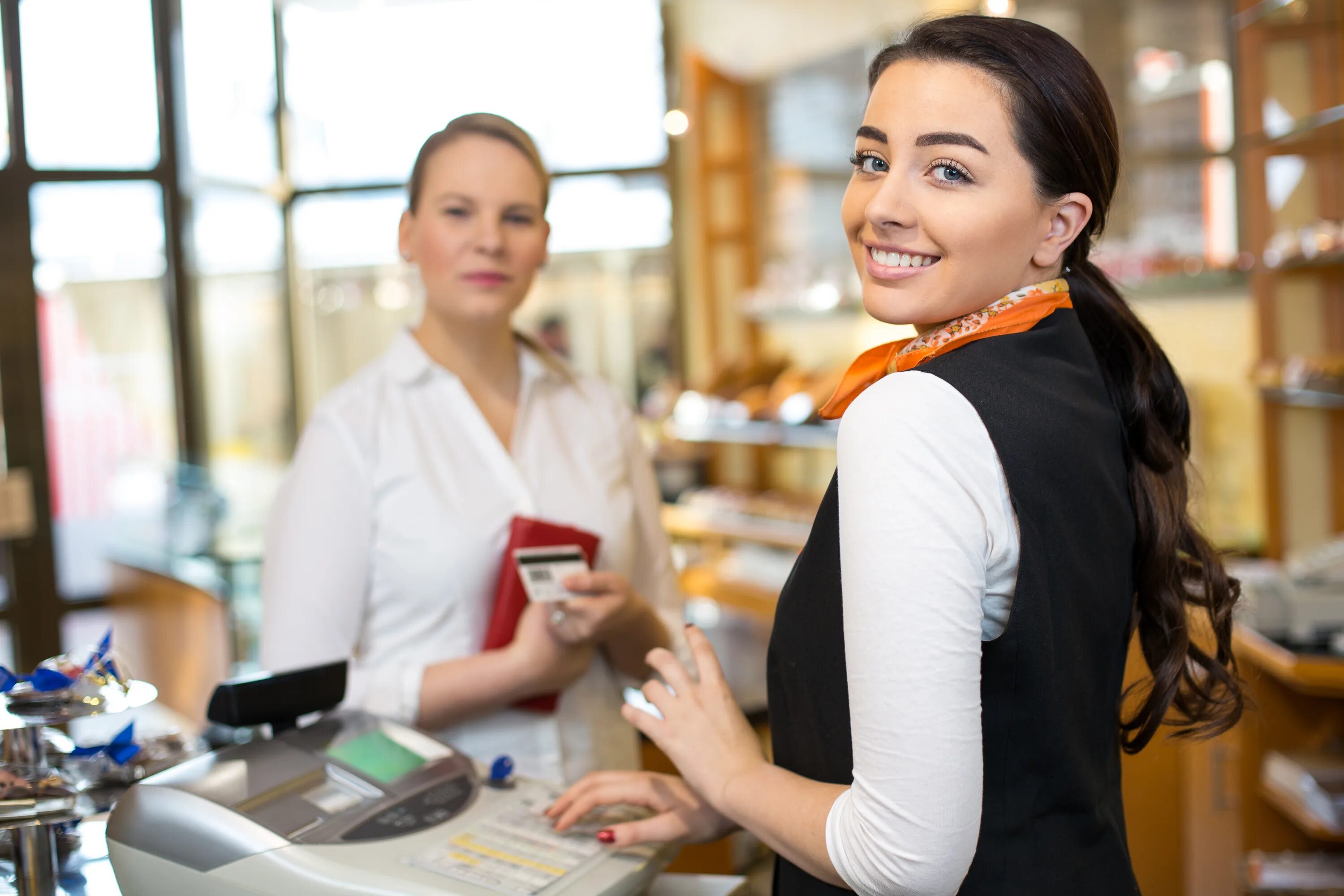 She is a shop assistant. Продавец. Продавец и покупатель. Продавец консультант. Девушка продавец.