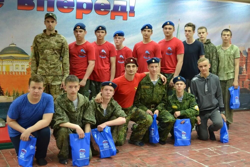 Центр россияне. Кадеты тобольск. россияне тобольск. центр россияне тобольск. патриотический центр с синими беретами.