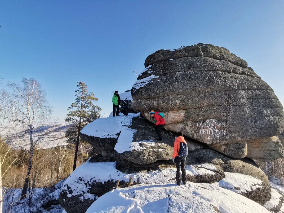 Круглая скала. Скалы и камни. Скала круглая белокуриха. Скала каменный водопад белокуриха. Терренкур гора круглая в белокурихе.