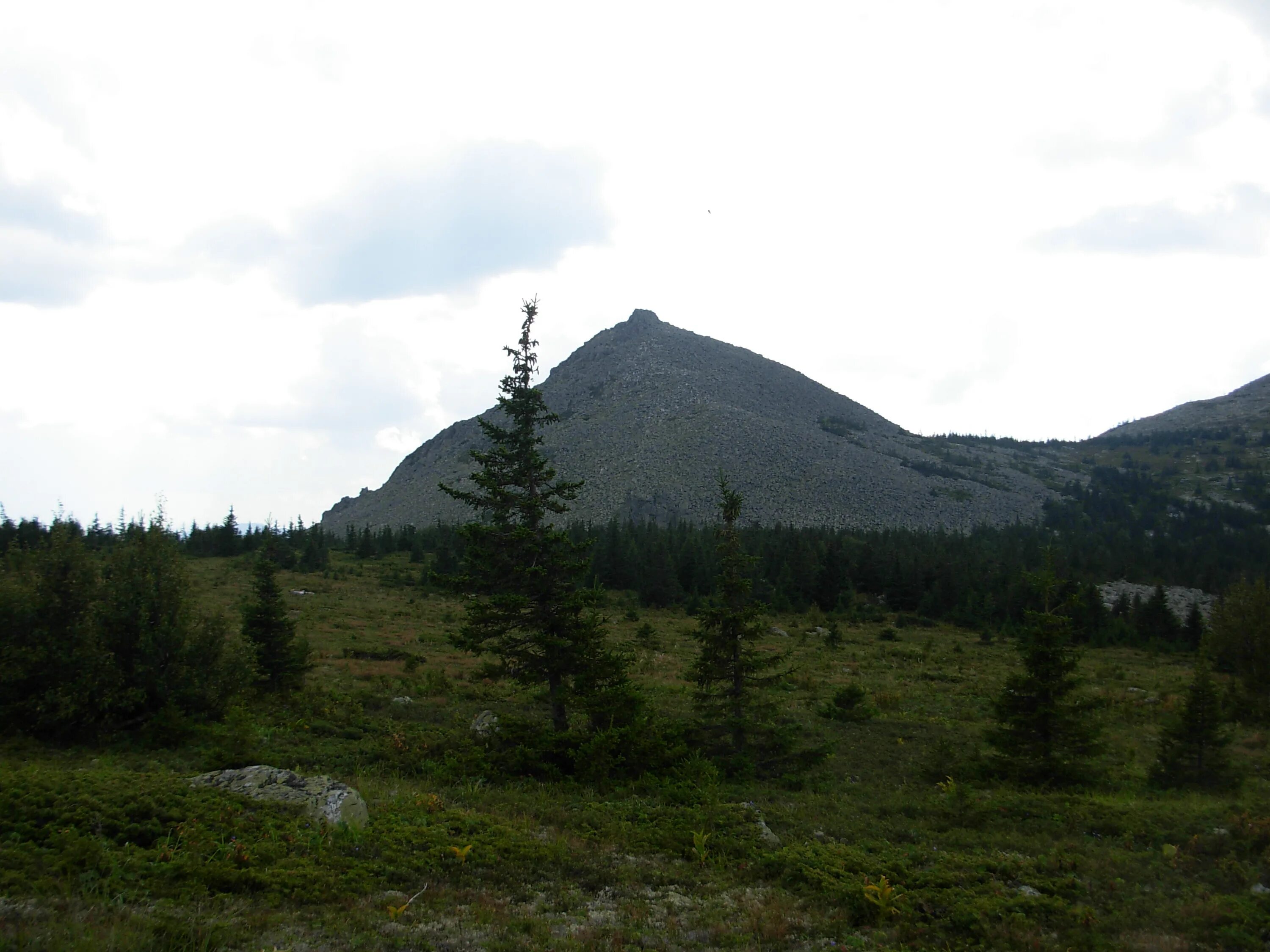 Большой шелом гора. Гора шелом южный урал. Большой шелом гора. Гора шелом башкирия. Гора шелом южный урал.
