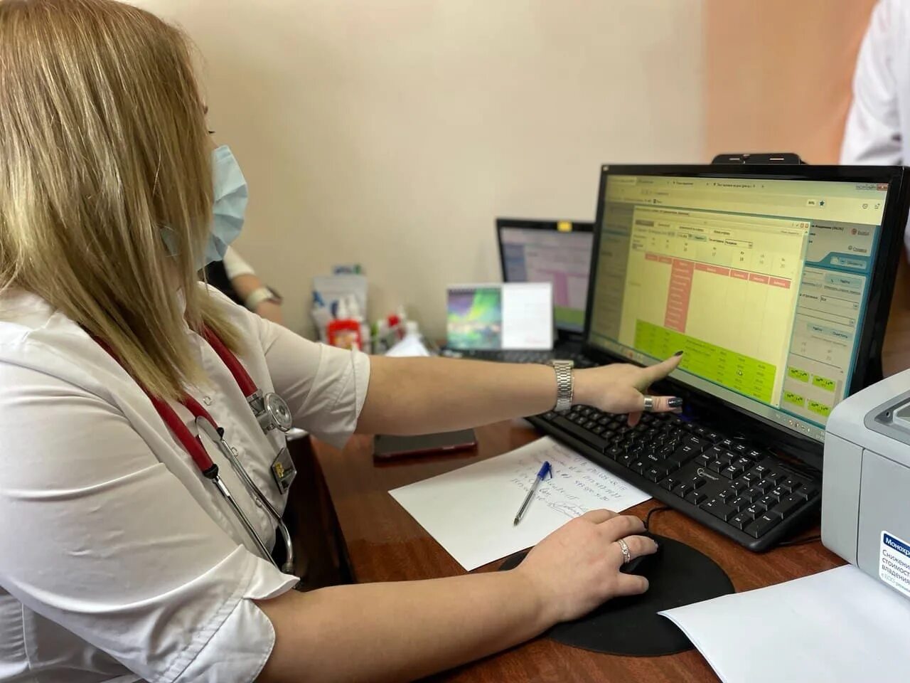 Поликлиника 200. Аудиоконтроль в поликлинике. Поликлиника 200. Очередь в красногорске в поликлинику на тест. Регистратура поликлиники.