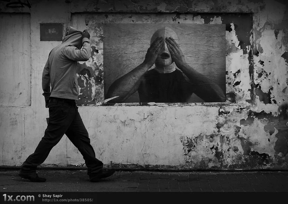 турецкий фотограф угур. контрасты жизни. турецкий фотограф угур галленкуш. мир полон контрастов. фото человека с введенным контрастом.