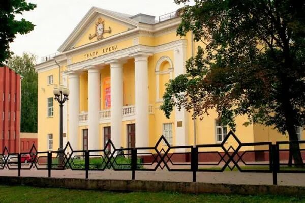 Брянский областной театр кукол. Гомельский театр кукол. Республика беларусь театр кукол гомель. Гомельский государственный театр кукол. Театр кукол брянск володарский район.