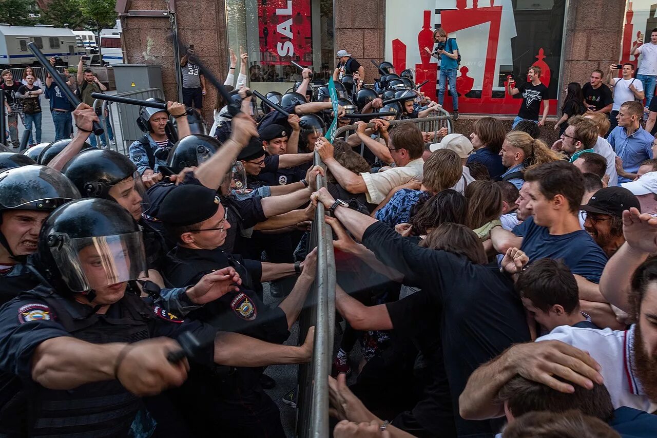 Нападение сопротивление. Митинги в Москве 2019. Протесты в Москве. Протесты в России. Демонстрации протеста в Москве.