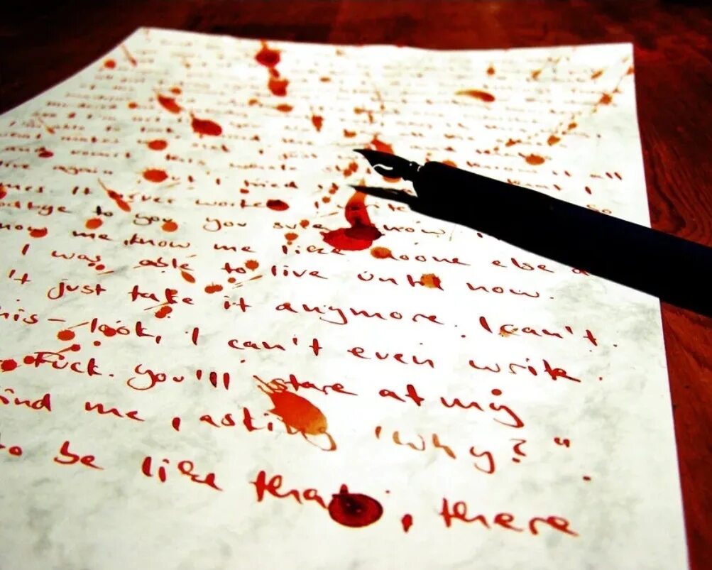 Листок не исписан. Прощальная записка. Письмо написанное кровью. Бумага для записок.