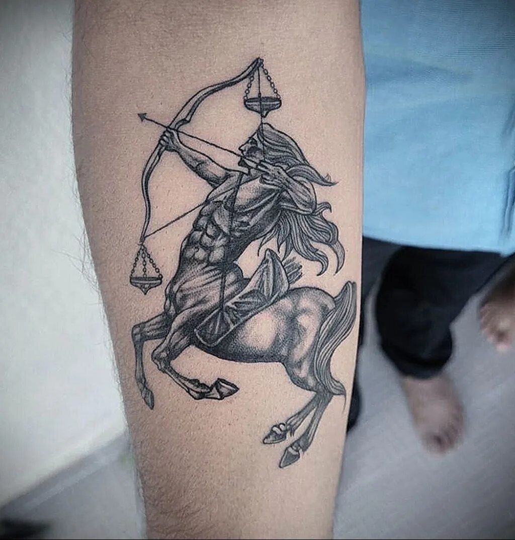 Татуировка знака стрелец. Тату знак зодиака стрелец созвездие. Тату зодиак стрелец. Тату зодиак стрелец. Мини тату стрелец.