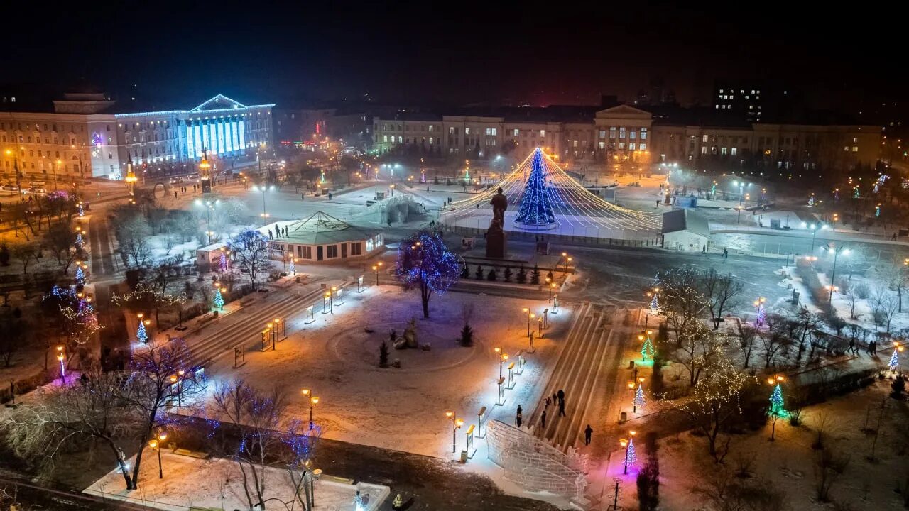 Время в чите 5. Площадь Ленина Чита. Ледовый городок Чита площадь Ленина. Чита 2023 площадь. Чита город Ленина площадь зимой.