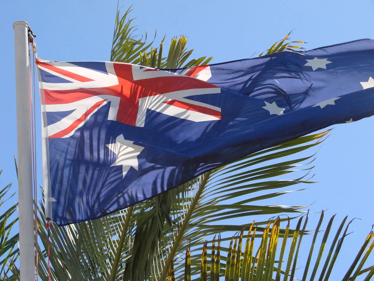 Австралия малайзия. Австралийский флаг. Флаг Australia. Флаг Австралии фото. Флажок Австралии.