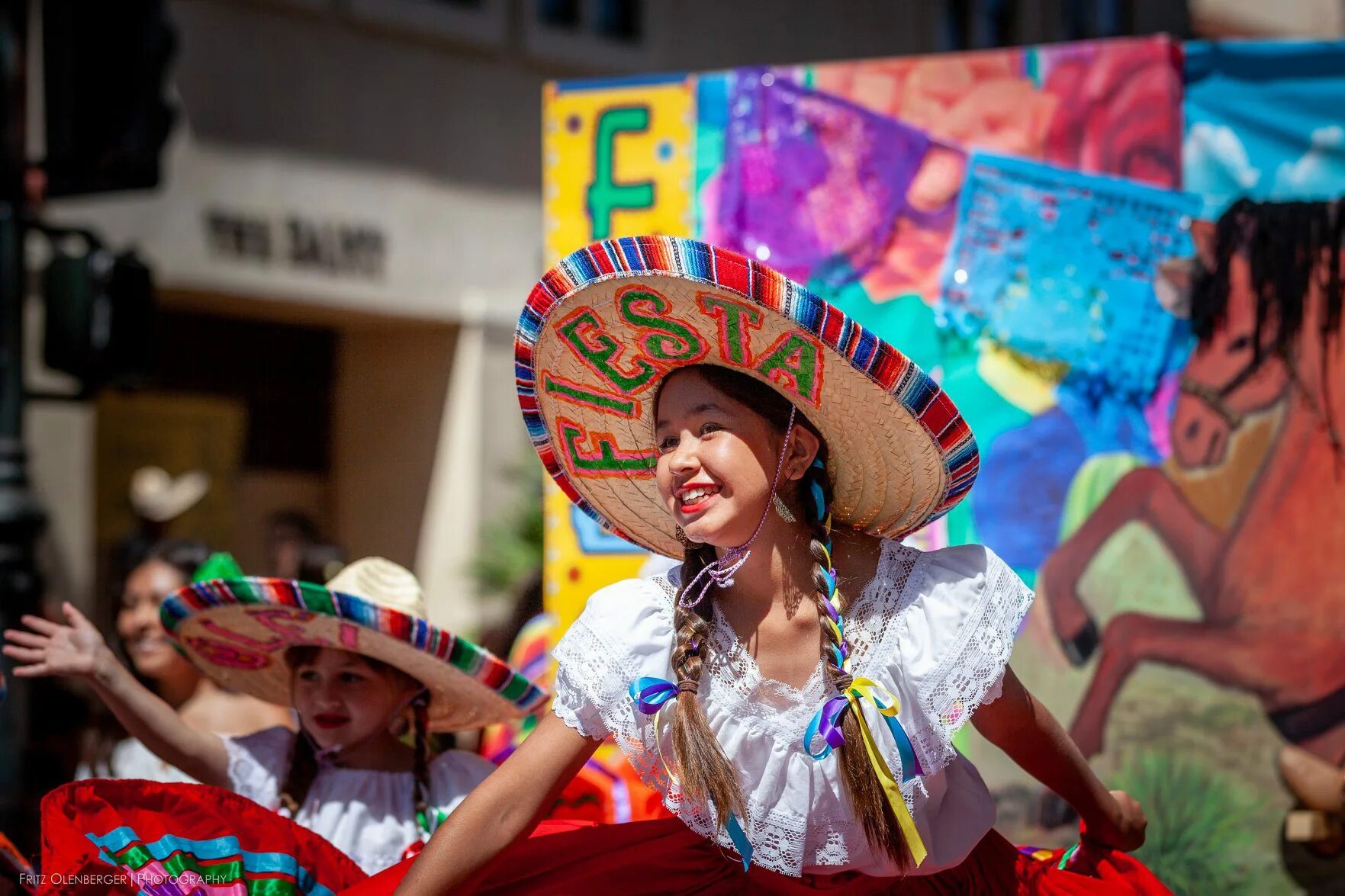 Большая часть населения мексики говорит. Синко де Майо Мексика. (Cinco de Mayo) - Мексика.. Cinco de Mayo (Синко де Майо) США, 2009. Синко де Майо праздник.