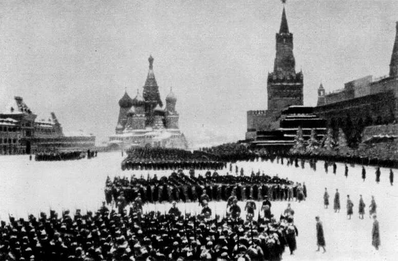 Первый парад 7 ноября 1941. Военный парад 7 ноября 1941 года в Москве на красной площади. Парад 7 ноября 1941 года. Парад на красной площади 7 ноября 1941 г.. К. Юон «парад на красной площади 7 ноября 1941 года».