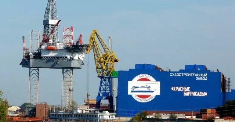 Астраханский судостроительный завод. Красные баррикады астраханская область дом культуры. Красные баррикады астраханская область. Красные баррикады судостроительный. Танкер-химовоз проекта 00216м.