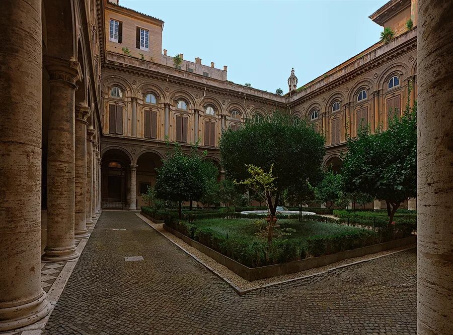 Дворец цецилиенхоф в потсдаме. Дворец сан-антон. Потсдам внутренний дворик городского дворца. Большой двор во дворце как зайти. Мисхор крым ливадийский дворец.