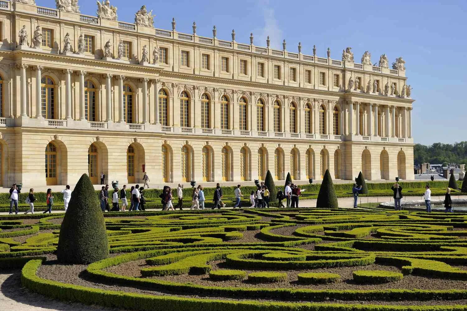 Chateau de versailles. Версальский дворец, Версаль дворец Версаля. Версаль дворцово-парковый ансамбль во Франции. Парковый ансамбль Версаля во Франции. Франция Барокко Версальский дворец.