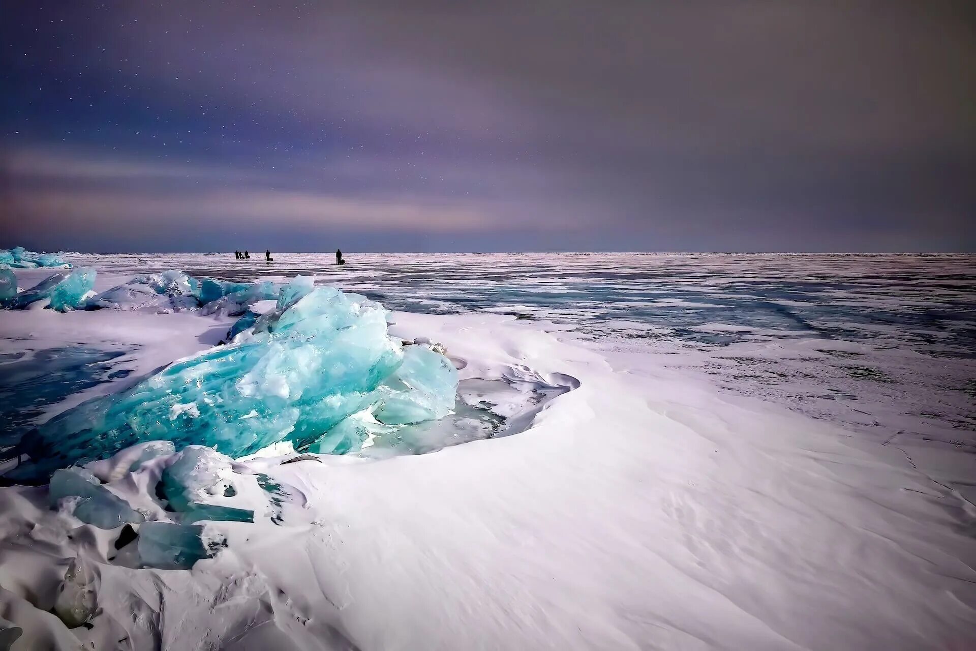 Байкал июнь 2024. Озеро Байкал лед. Замерзший океан. Замерзшее море. Зимний океан.