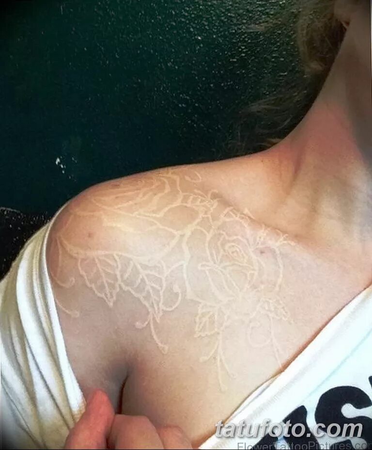 Татуировка телесного цвета. Белые тату. Тату белой краской. Белые татуировки для девушек. Белые татуировки для девушек.