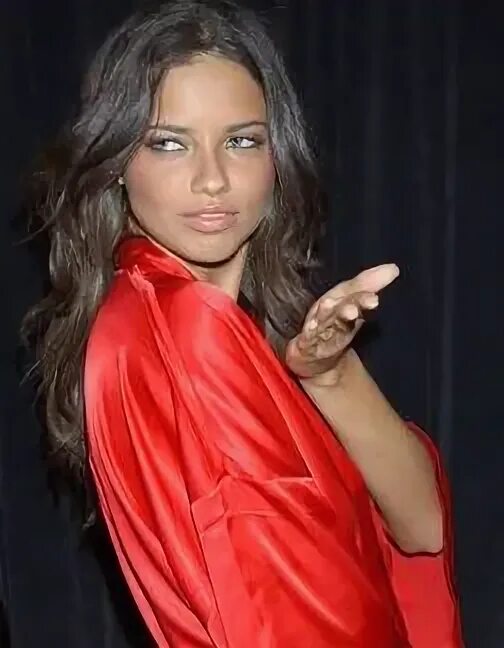 Adriana lima 2025. Дочери адрианы лимы 2025.