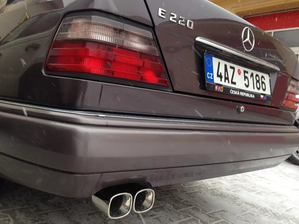 Выхлопные трубы мерседес. Выхлоп мерседес 124. w124 brabus выхлоп.