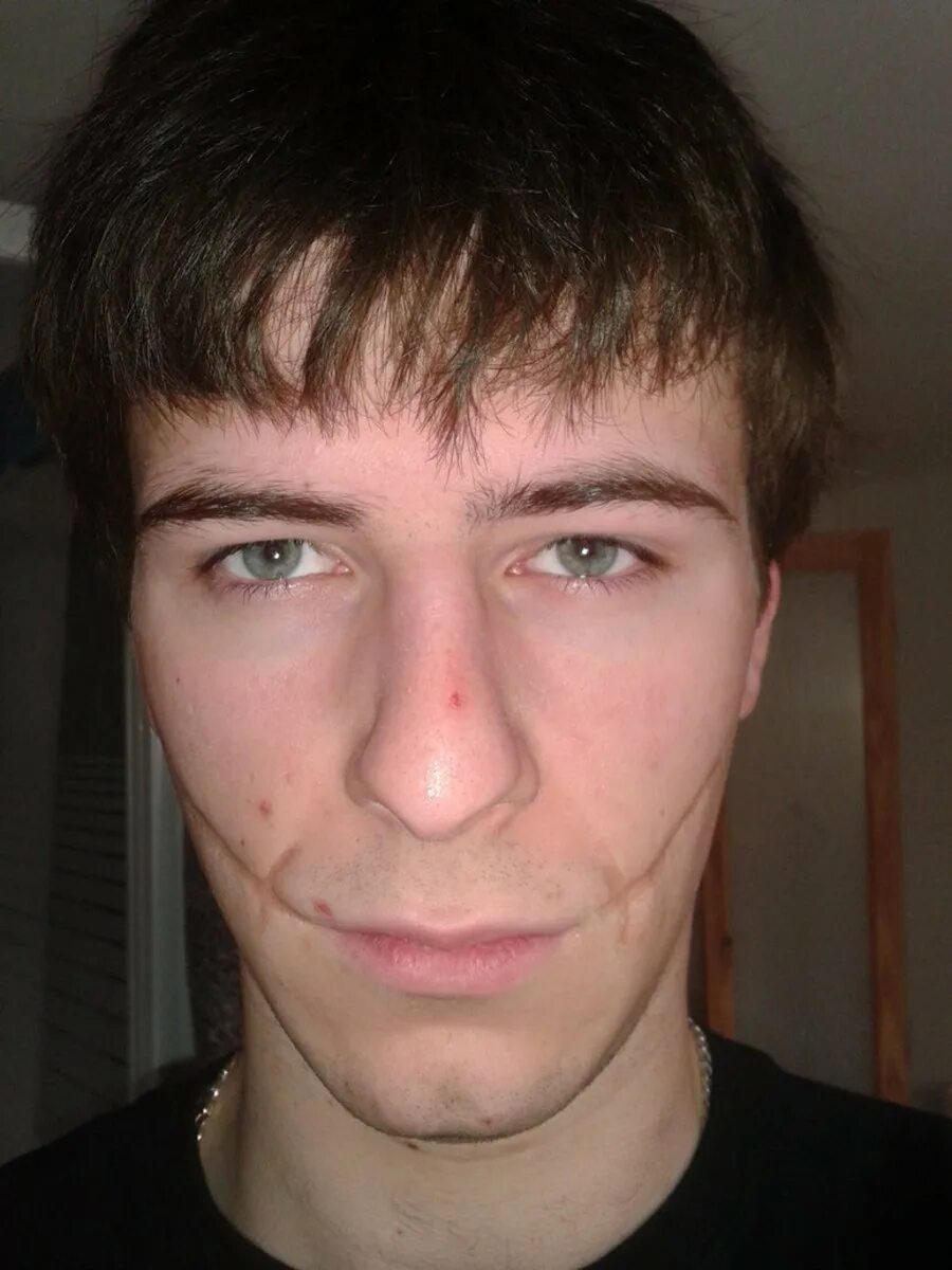 отрезали щеки