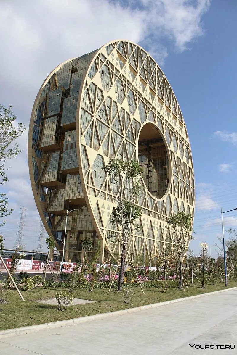 Здание 8 сторон. Архитектура Шератон Хучжоу. Современная архитектура Гуанчжоу. Небоскреб «Guangzhou circle». Круг здание в Китае в Хучжоу.