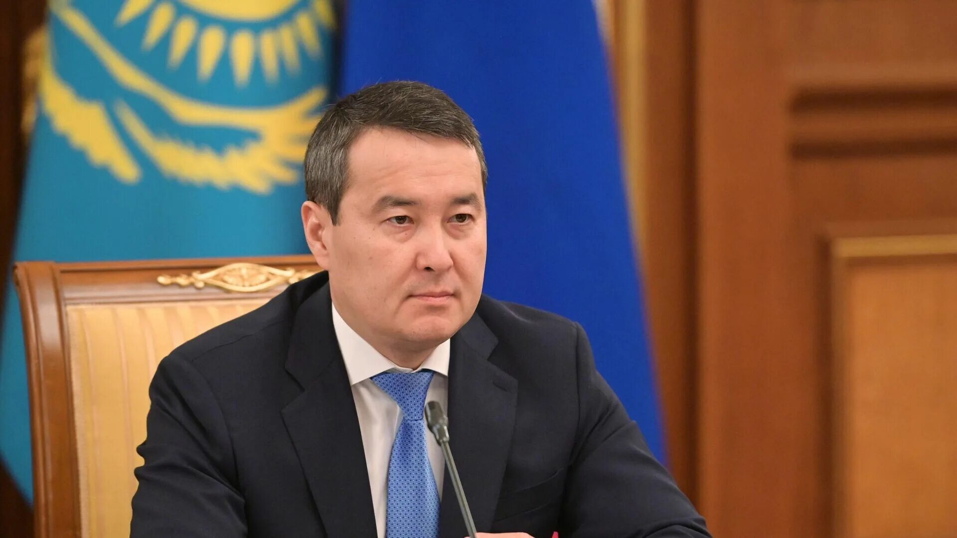 Правительство казахстана ушло в отставку. Токаев и премьер-министр Казахстана.