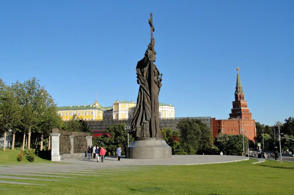 Памятник. Монументы в Москве. Памятники Москвы с названиями. Памятник в центре Москвы.