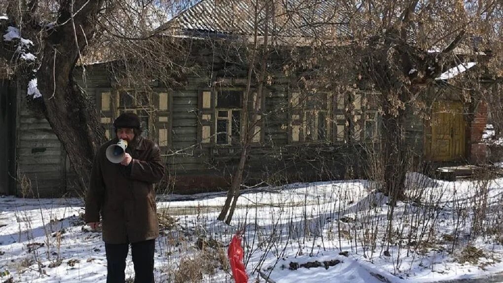 Он живет в омске. Он живет в омске. Омск весной. Население города омска. Школьная ярмарка.