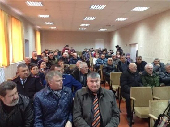 фото собрания граждан. отчет главы перед населением. заветинское поселение. зал заседаний главы чувашии. глава семикаракорска ростовской области.