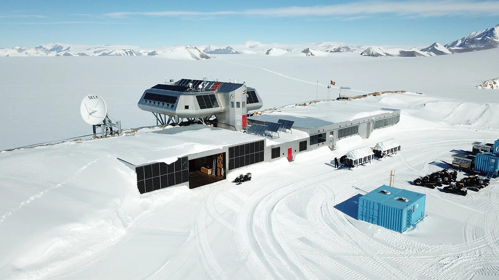 Название антарктических станций. Антарктида Полярные станции. Станция Восток в Антарктиде 2021. Полярная станция Восток в Антарктиде. Исследовательские станции в Антарктиде.