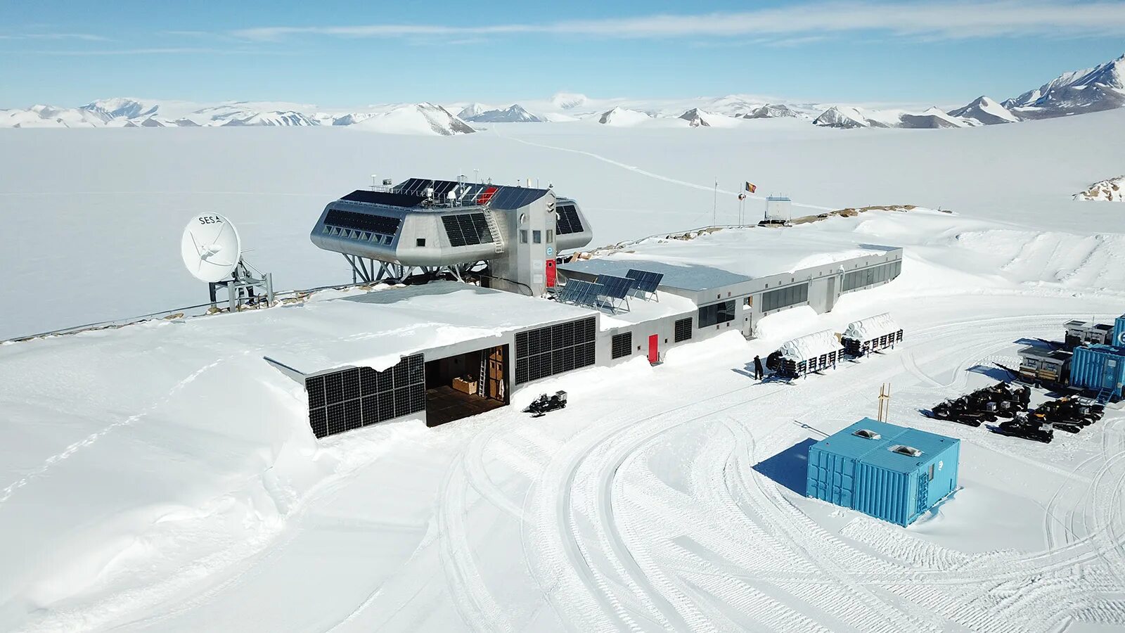 File:Halley VI Antarctic Research Station - Science modules.jpg - Wikipedia