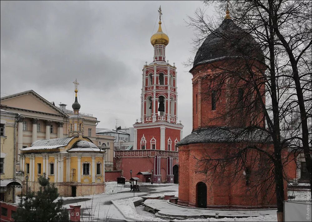 Храм живоначальной троицы в хохлах сайт. Церковь Живоначальной Троицы в хохлах. Храм Святой Троицы в хохлах в Москве. Московского храма Живоначальной Троицы в хохлах.